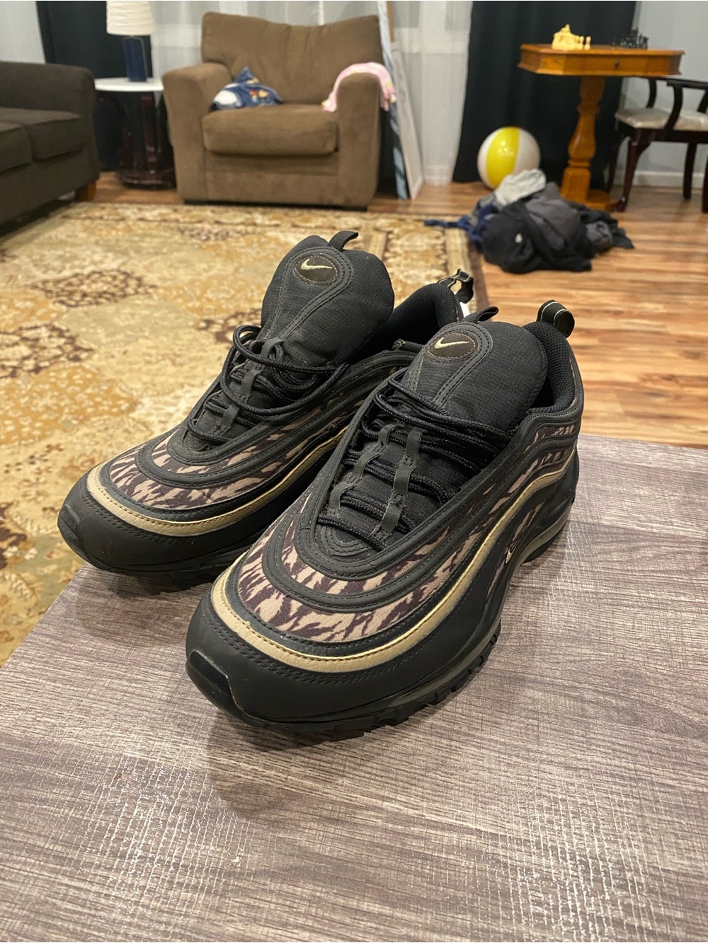 Nike Men’s Black and Tan Patterned Sneakers